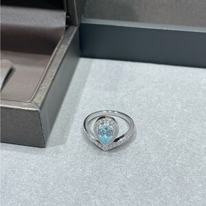 Chaumet Elegant Silver and Blue Teardrop Ring